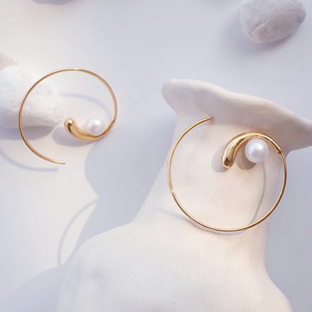 Swirly Chic Contemporary Fashion Earrings - Picture 3 of 5